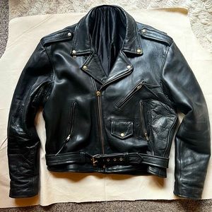 Men’s vintage leather motorcycle jacket